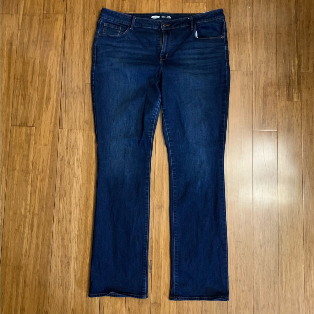 Old Navy Mid-Rise Kicker Boot-Cut Jeans - Long Fit - Picture 3 of 6